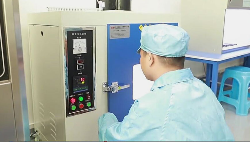 硅膠制品噴有手感油有什么作用？